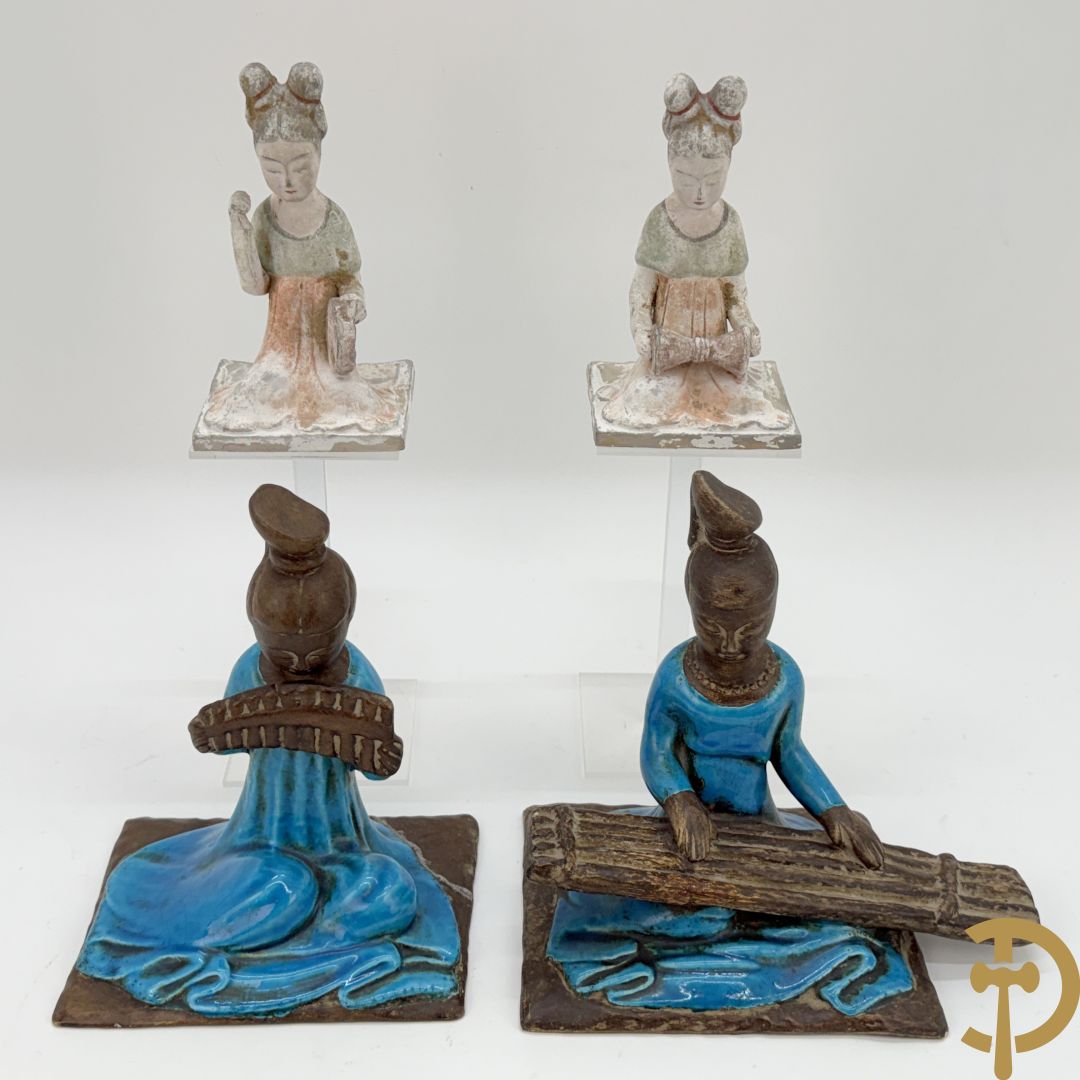 Vier beeldjes met Chinoiseriedecor