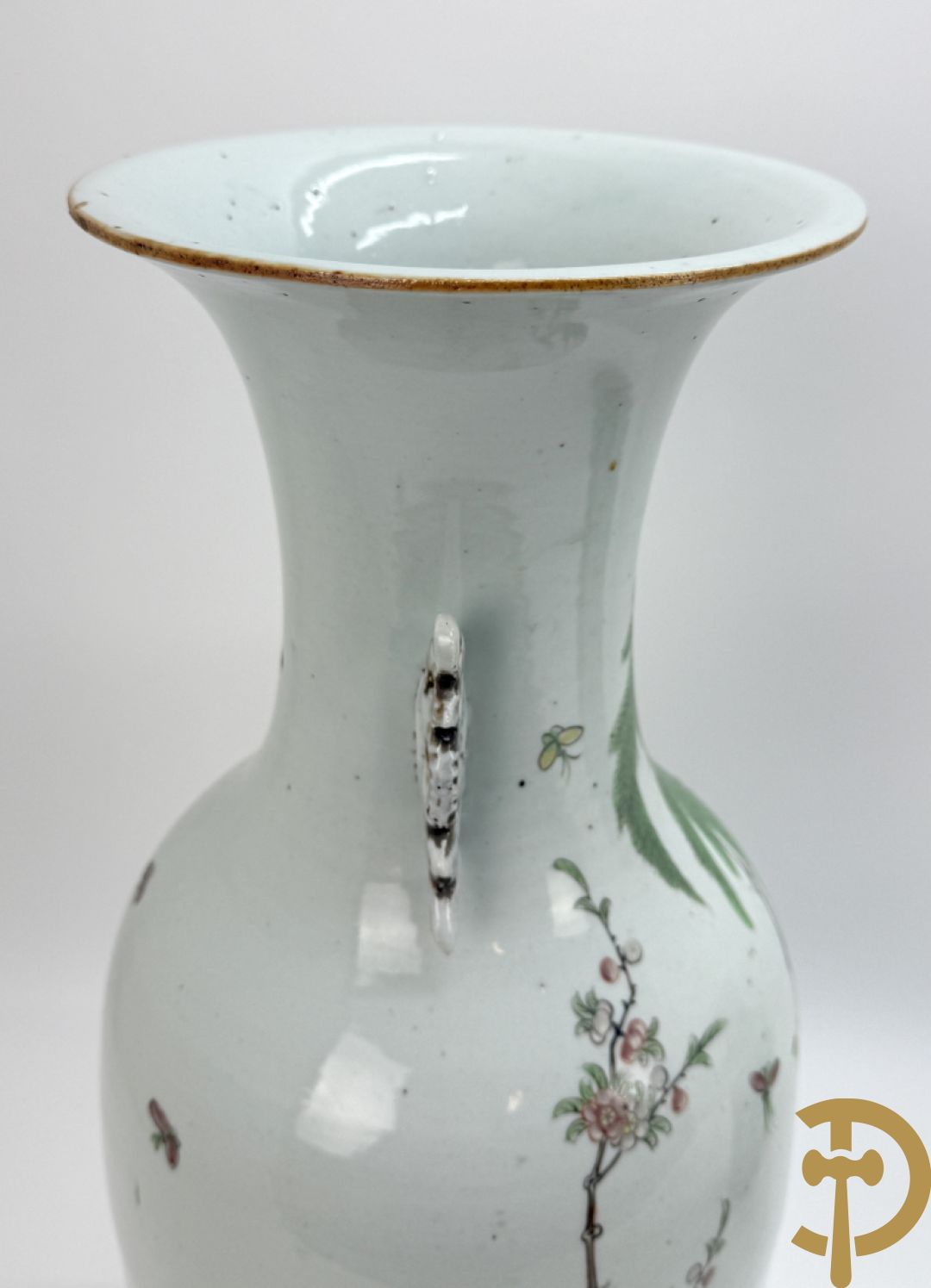 Chinese porseleinen vaas met decor van takken en vogels + Chinese porseleinen vaas met bloemendecor