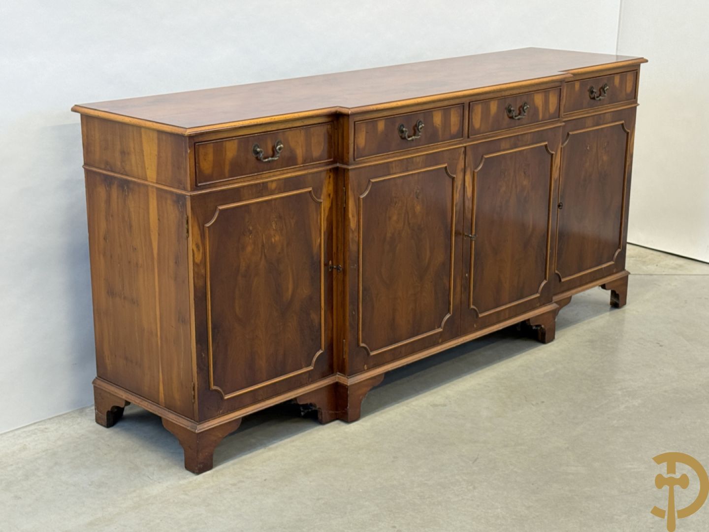 Notelaren vierdeursdressoir met 4 lades, Engelse stijl replica