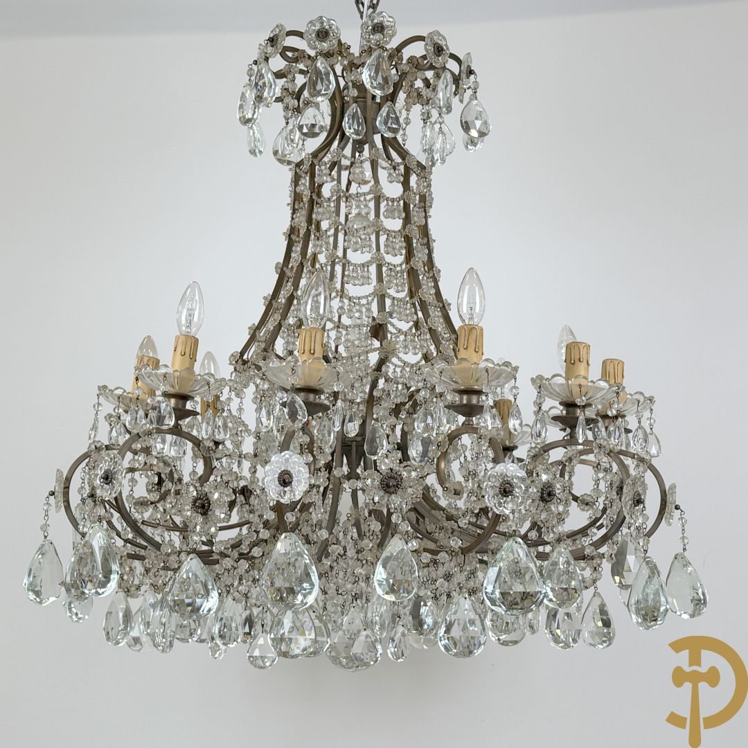 Italiaanse ijzeren luchter met kristallen bellen