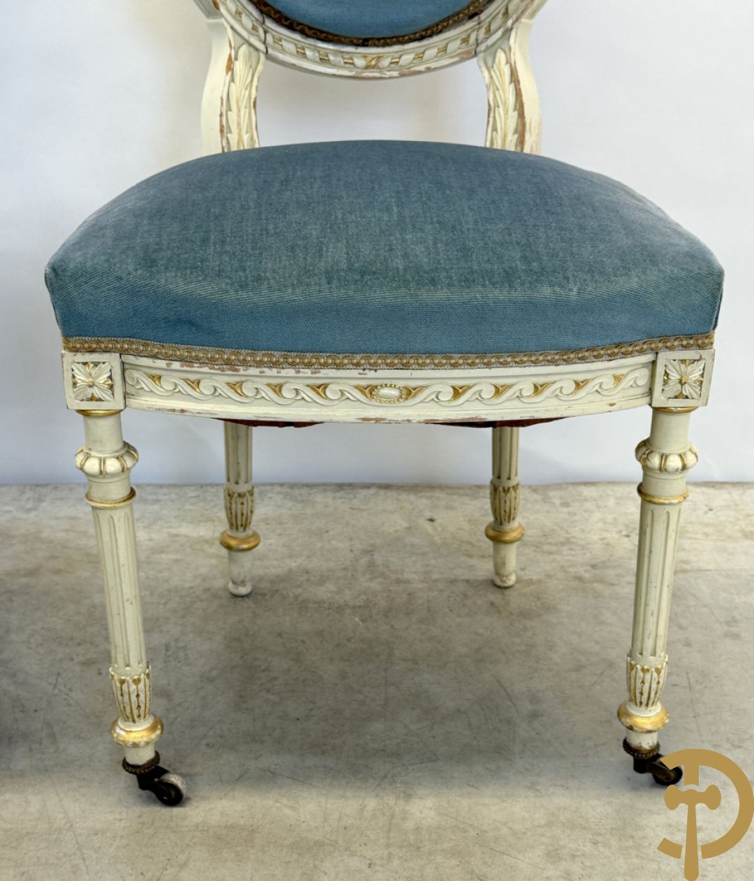 Salonensemble Louis XVI stijl bestaande uit 2 armzetels, 2 stoelen en salontafel