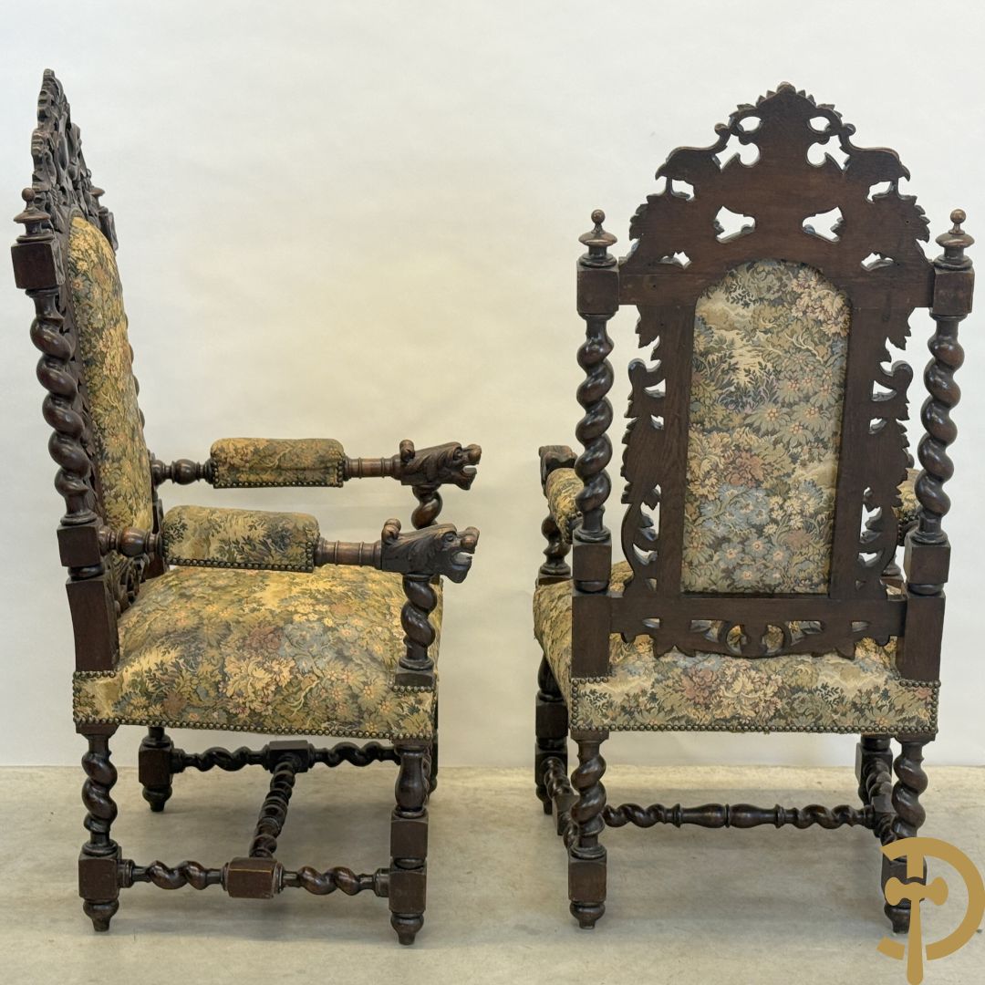 Paar massief eiken jacht armzetels met sculptuur van bladranken en vogelmotieven