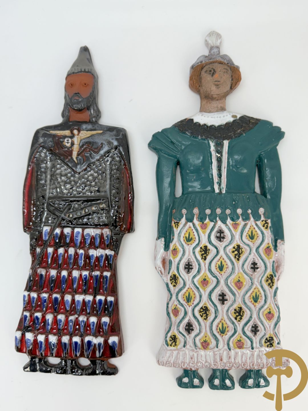 Elf keramieken basreliefs van reuzen