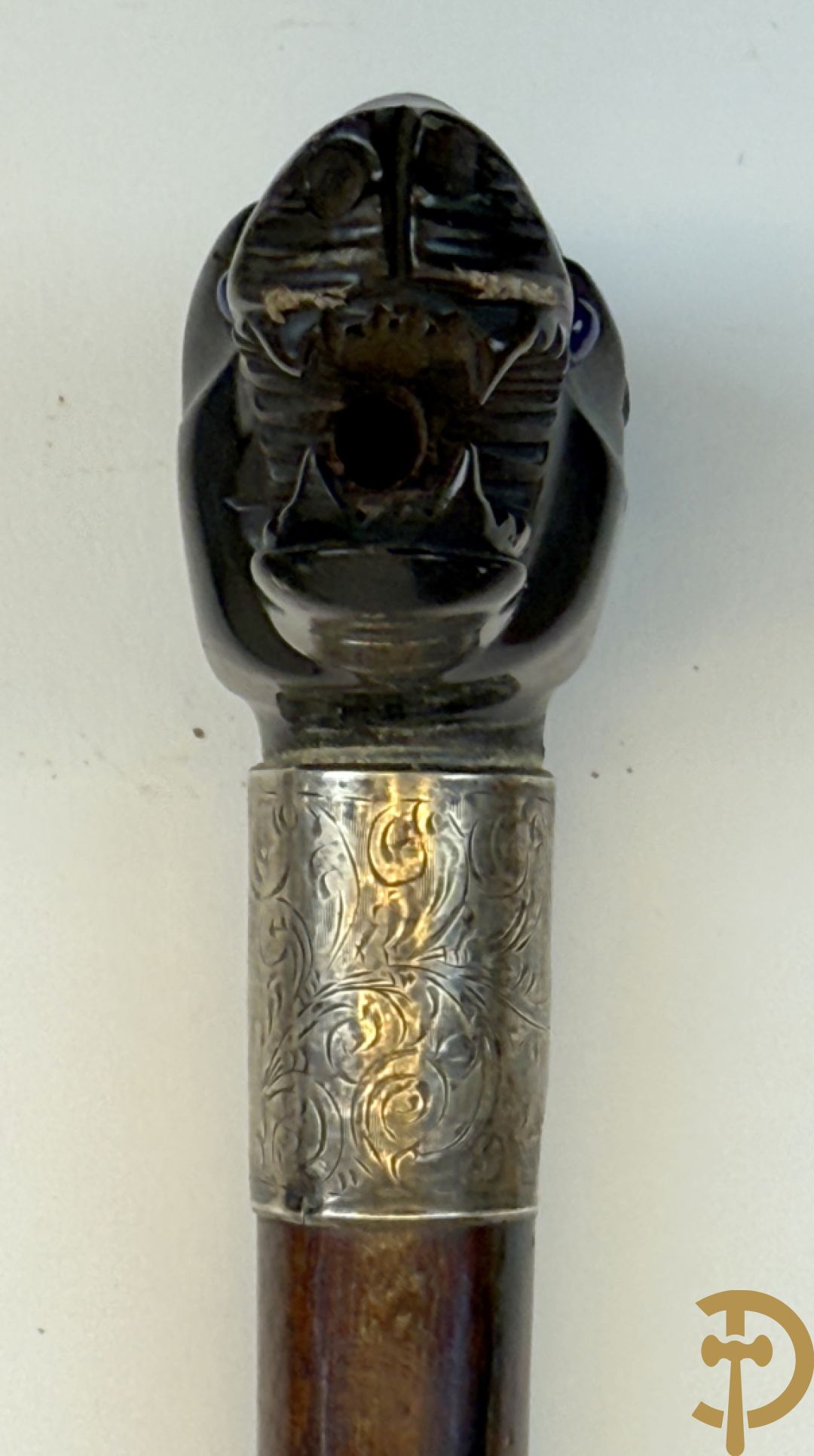 Verzameling wandelstokken met o.a. dierenhoofden en zilveren ornamenten