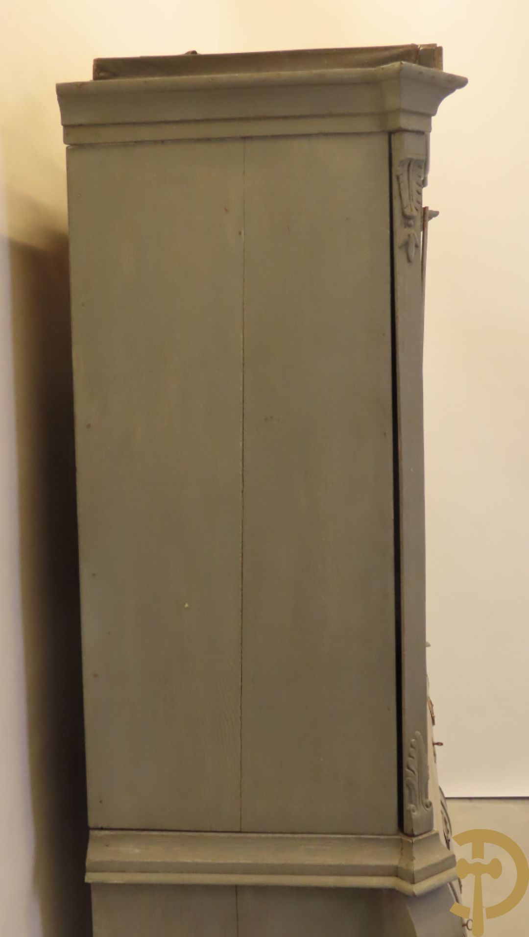 Hollands eiken beschilderd kabinet met 2 deuren bovenaan en 3 lades onderaan