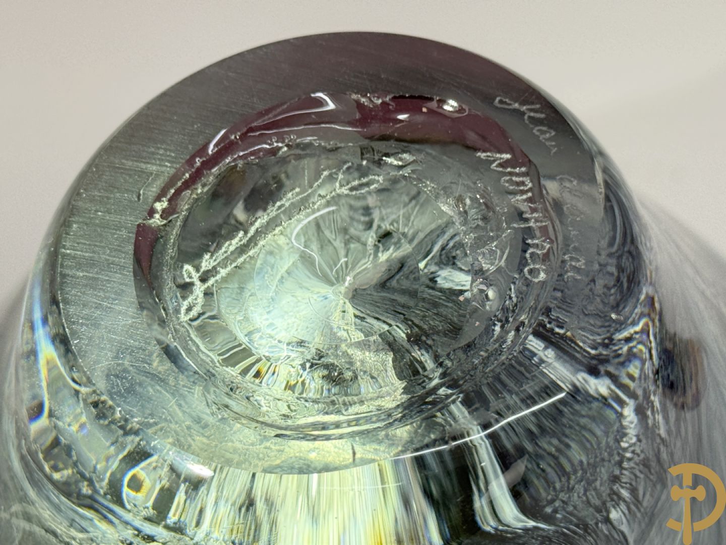 NOVARO Jean-Claude getekend onderaan - Glaspasta vaas met stop, getorst roze en gouddraad