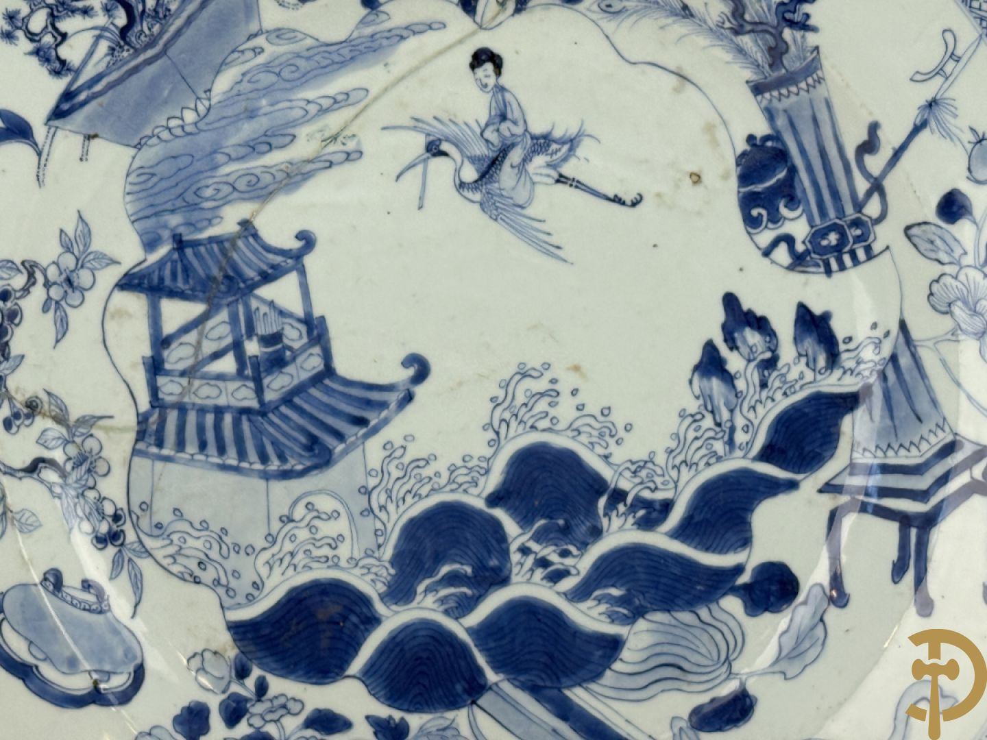 Chinese porseleinen schotel met planten- en vazenmotieven, 19e