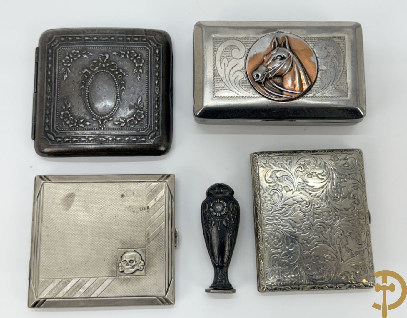 Vier verzilverde sigarettenetui