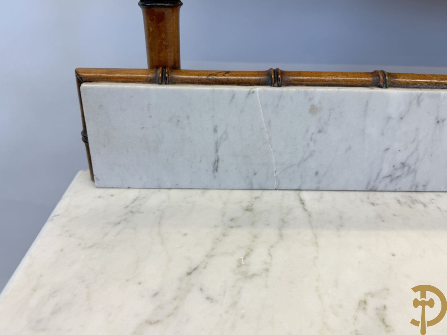 Bamboe opschiktafel mt 4 lades, wit marmeren blad en spiegel