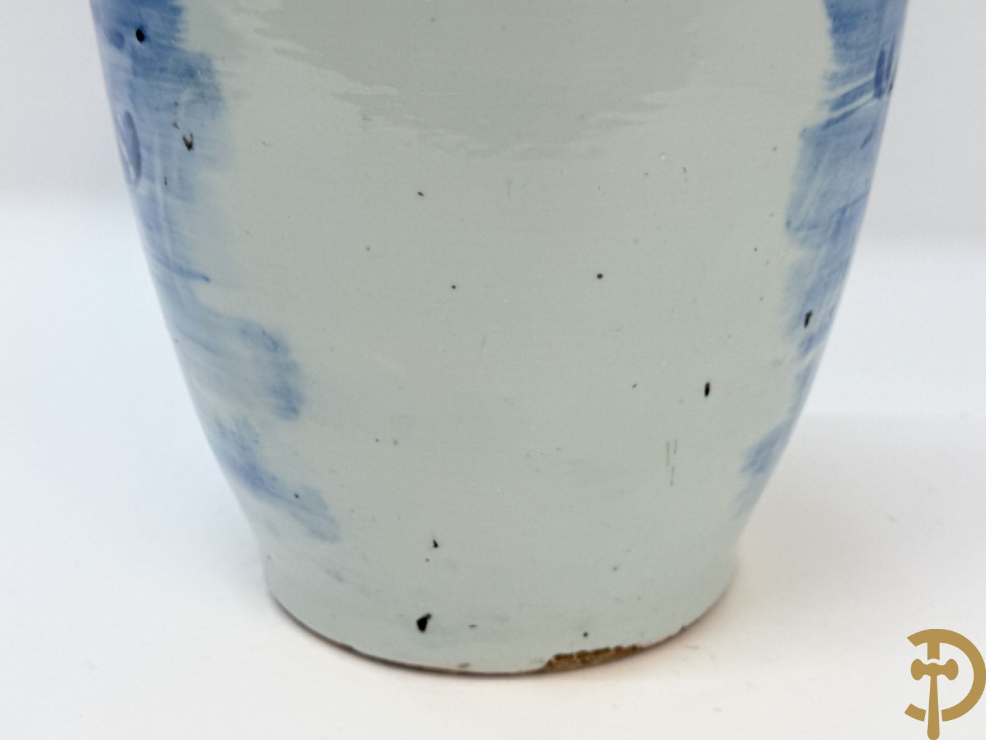 Paar Chinese blauw/wit vazen met geanimeerd huizendecor