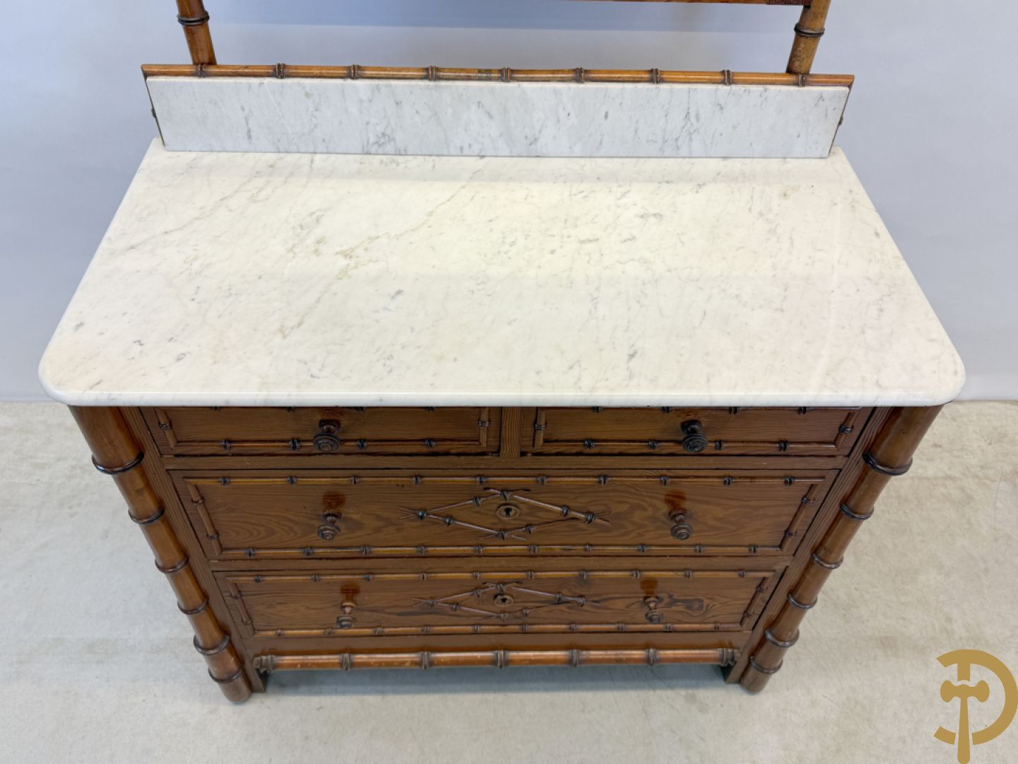 Bamboe opschiktafel mt 4 lades, wit marmeren blad en spiegel