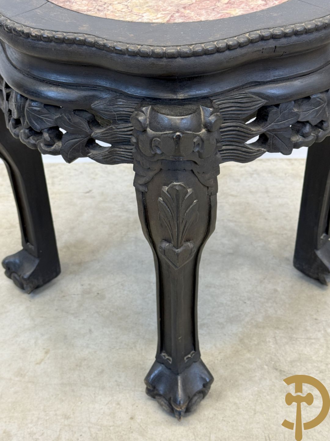 Chinese hardhouten lage sokkel + Chinese hardhouten hoge sokkel op 5 poten + Chinese hardhouten kleine sokkel