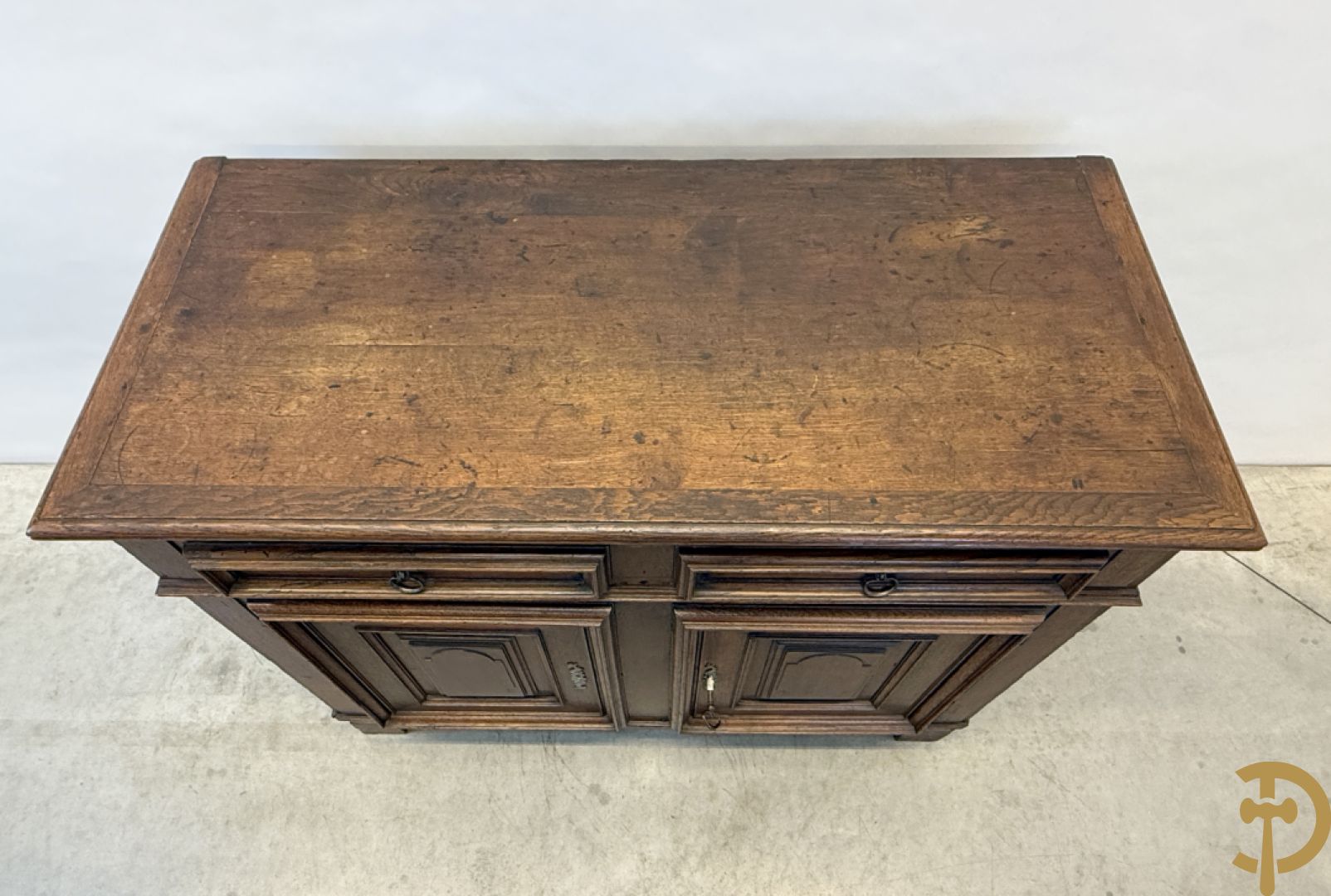 Massief eiken tweedeursdresse met 2 lades en panelen in de deuren, Louis XIII, 18e