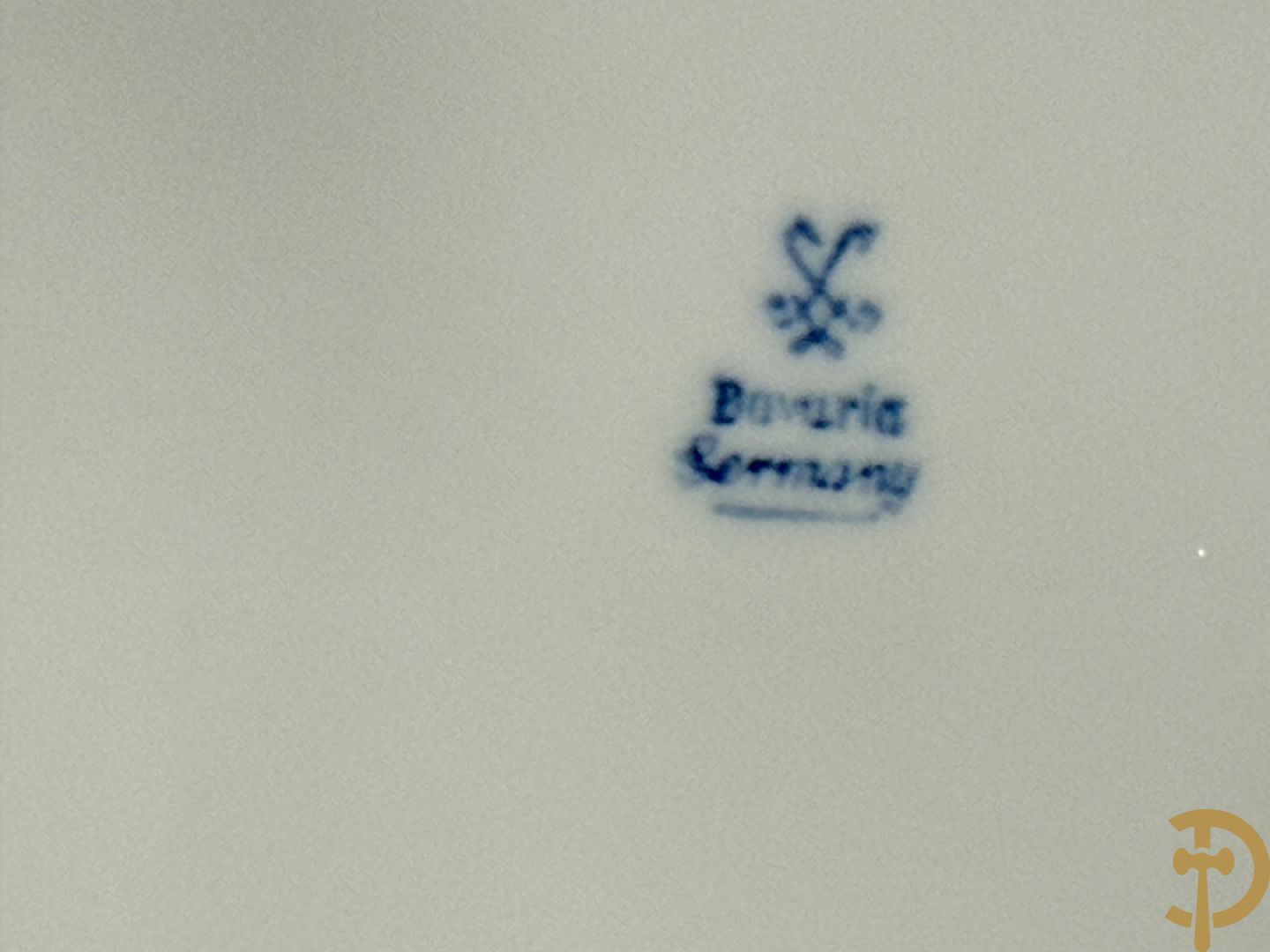 Porseleinen eet- en koffieservies, Winterling Kirchenlamitz Bavaria, met kobaltblauw decor + Porseleinen eet- en koffieservies met blauw bomendecor, Bavaria