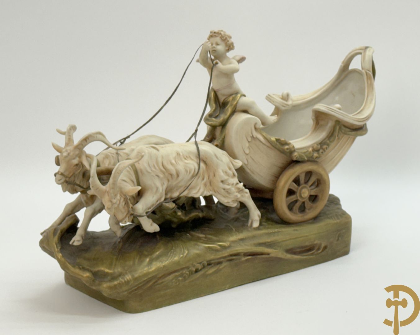 Royal Dux beeld van cupido met 2 rammen op carosse