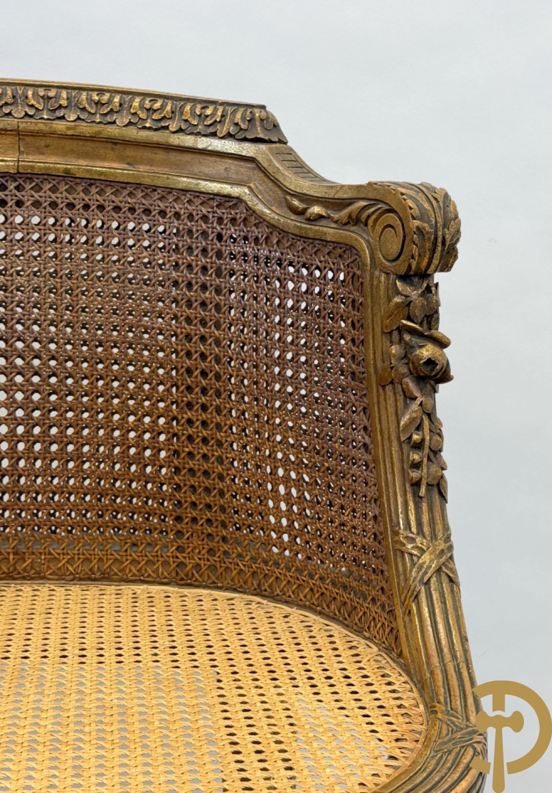 Paar bijzetzetels Louis XVI stijl met bloemenmotieven op voluutvormige poten, dubbel gecanneerd