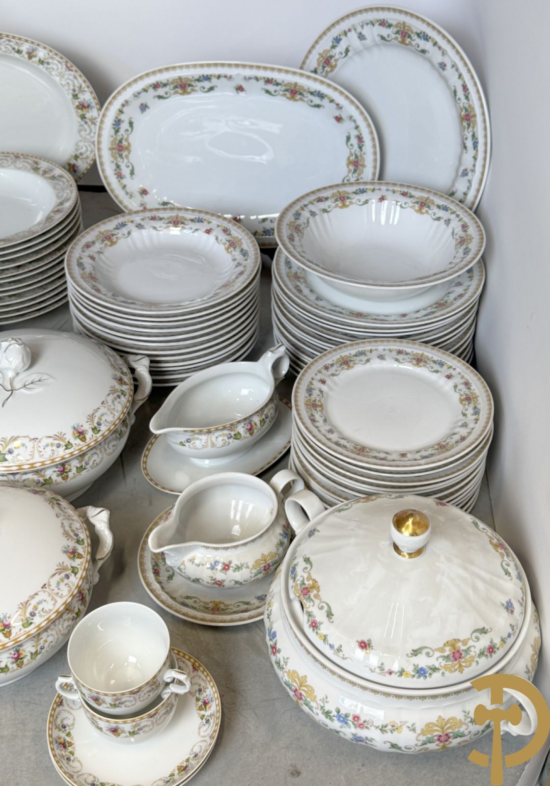 Porseleinen eetservies met bloemendecor, Eschenbach + Porseleinen eet- en koffieservies met gebloemde rand, Fürstenberg