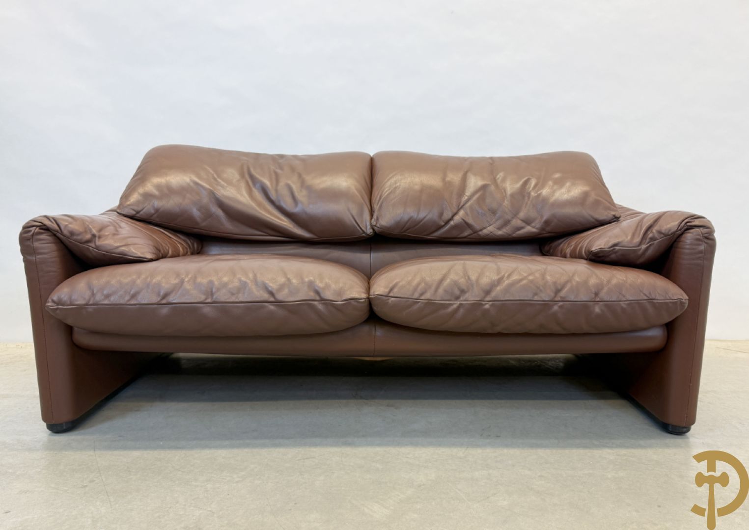 Paar bruin lederen canapé