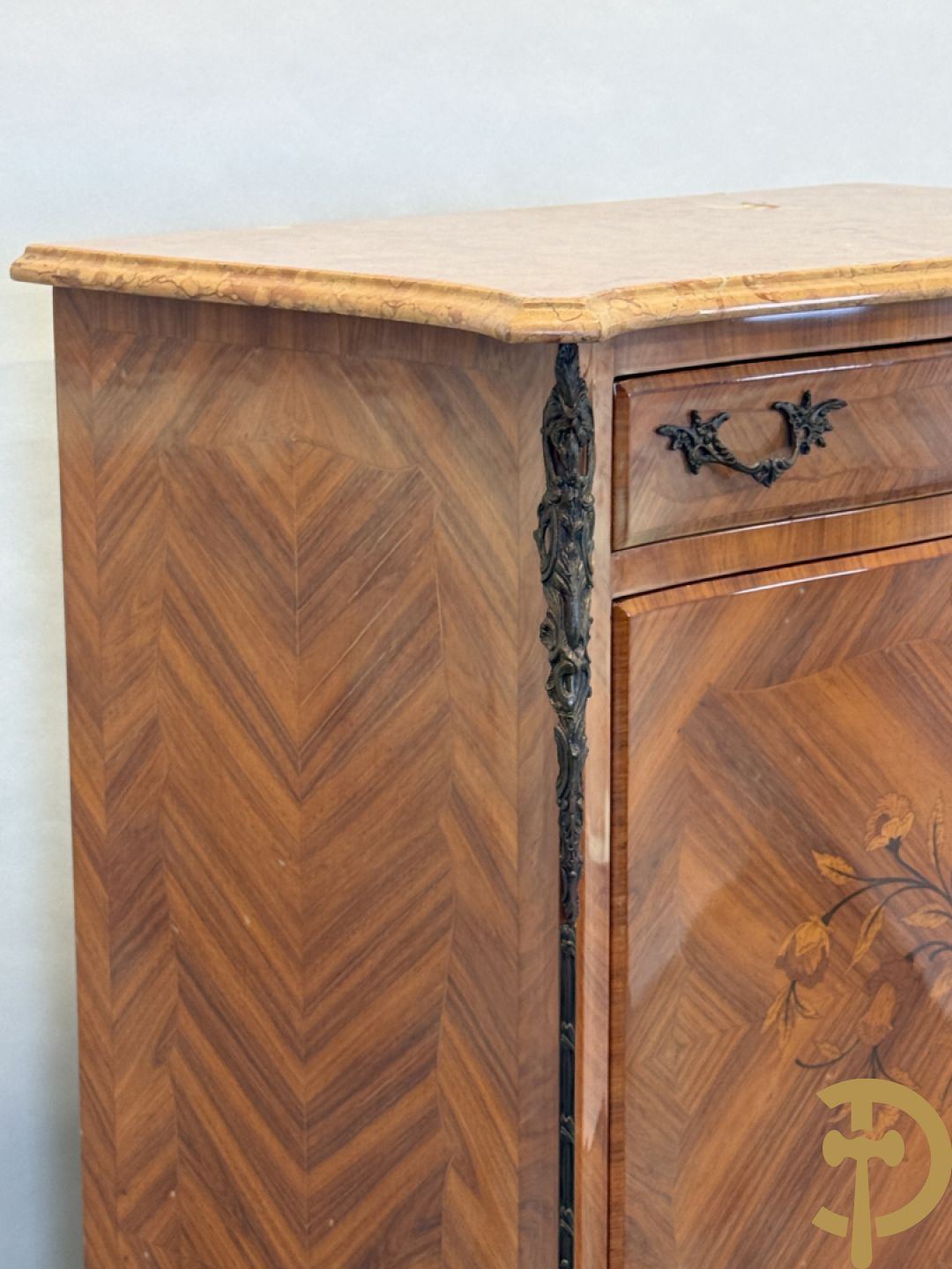 Notelaren klapsecretaire met 4 lades en bloemenmarquetterie, bezet met bronzen ornamenten - bovenaan met marmeren blad