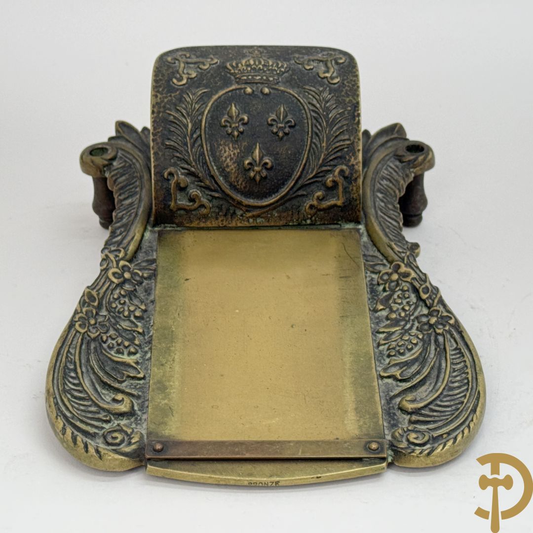 LE VERRIER M. getekend - Bronzen bureau ornament van Maison Leroi met blazoen van Franse lelies