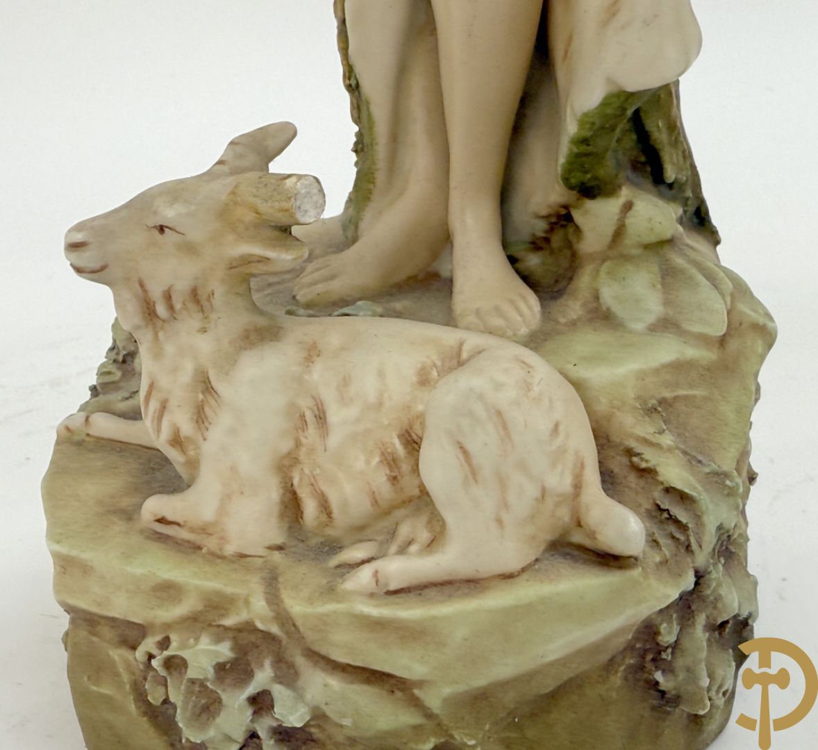 Herderspaar met ram in Royal Dux, onderaan gemerkt 351 en 352