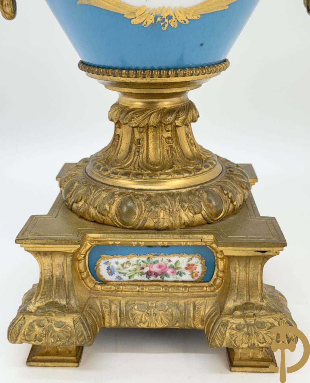 Driedelige bronzen Franse garnituur bezet met cupido