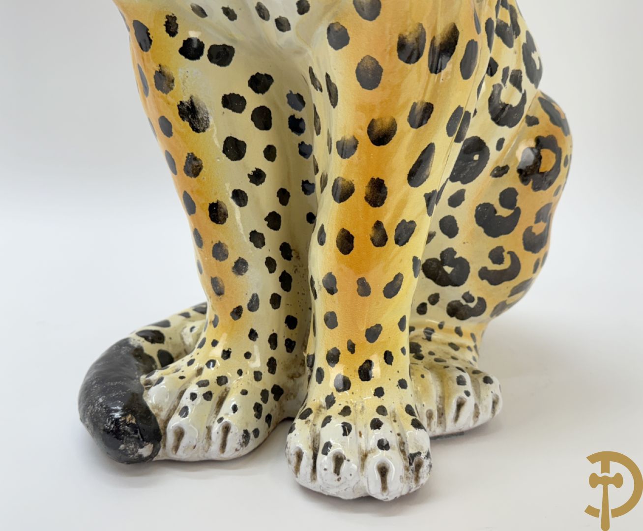 Vintage luipaard in meerkleurig geglazuurde faience met opengesperde bek