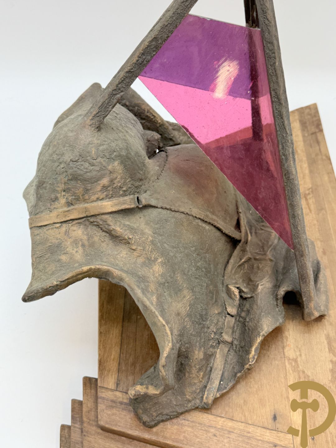 LAMPENS Mark - L.M. gemonogrammeerd Surrealistisch beeld van een damesbuste onder piramide