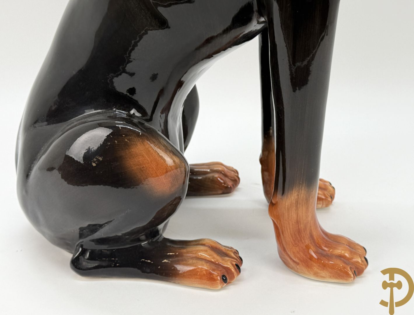 Dobberman in meerkleurige Italiaanse faience