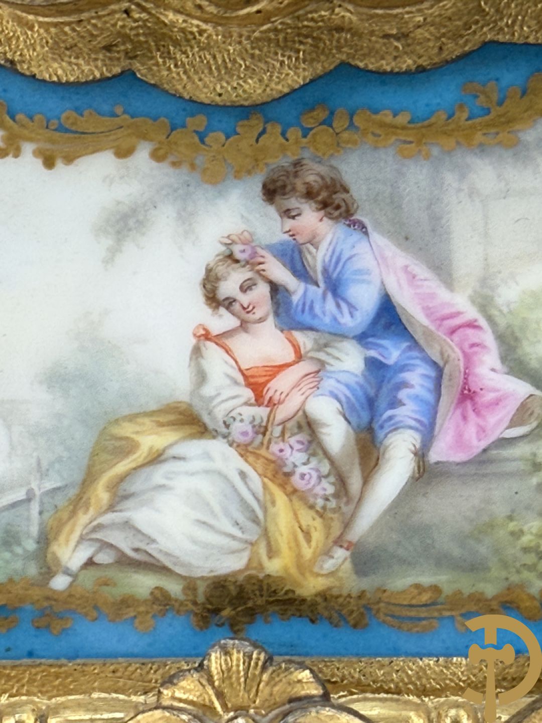 Driedelige bronzen Franse garnituur bezet met cupido