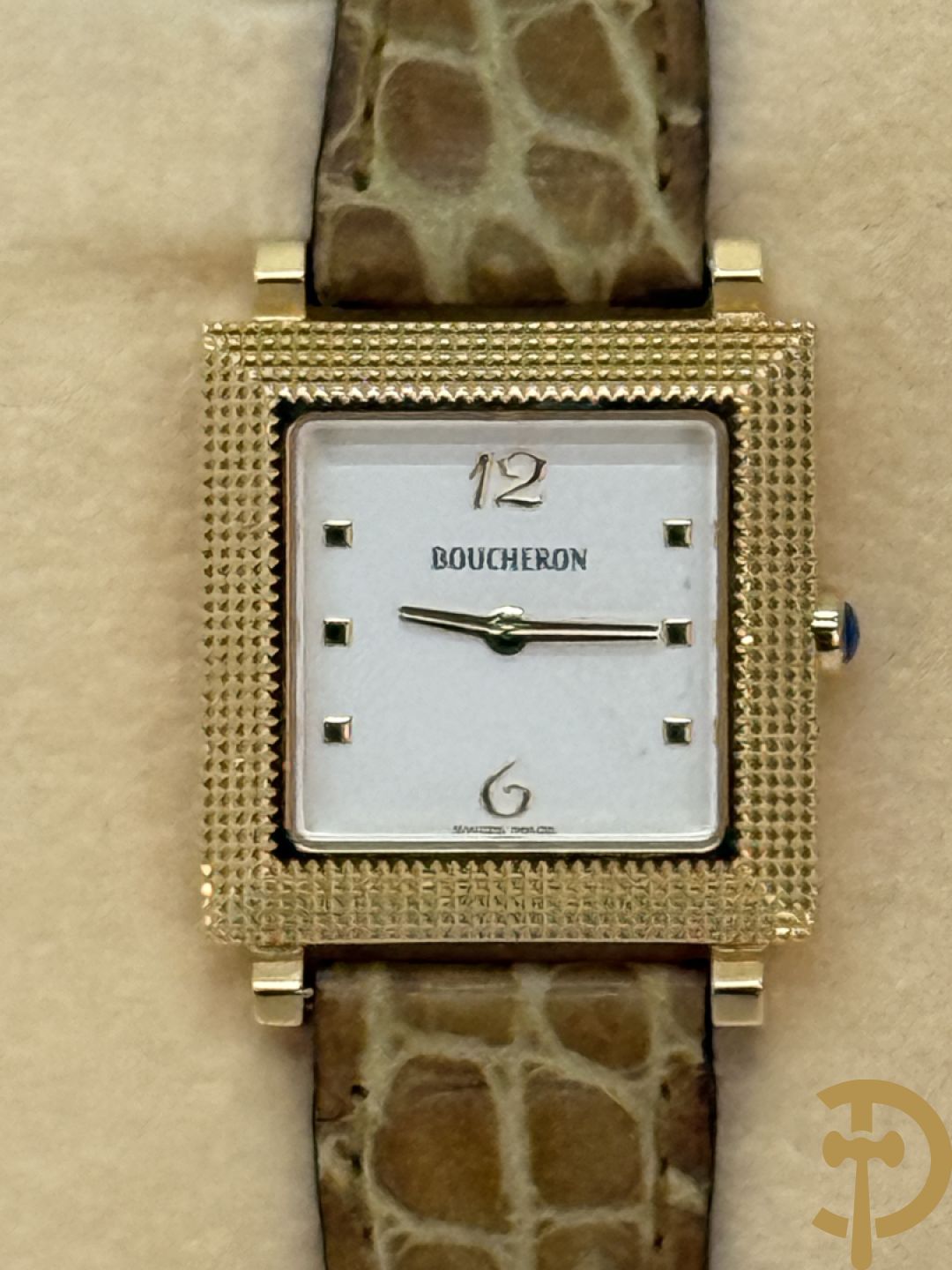 Geelgouden dameshorloge Boucheron Carrée in bijhorende lederen box, gemerkt 18 Kt. en genummerd 403436 - Met 2 verschillende bandjes + certificaten
