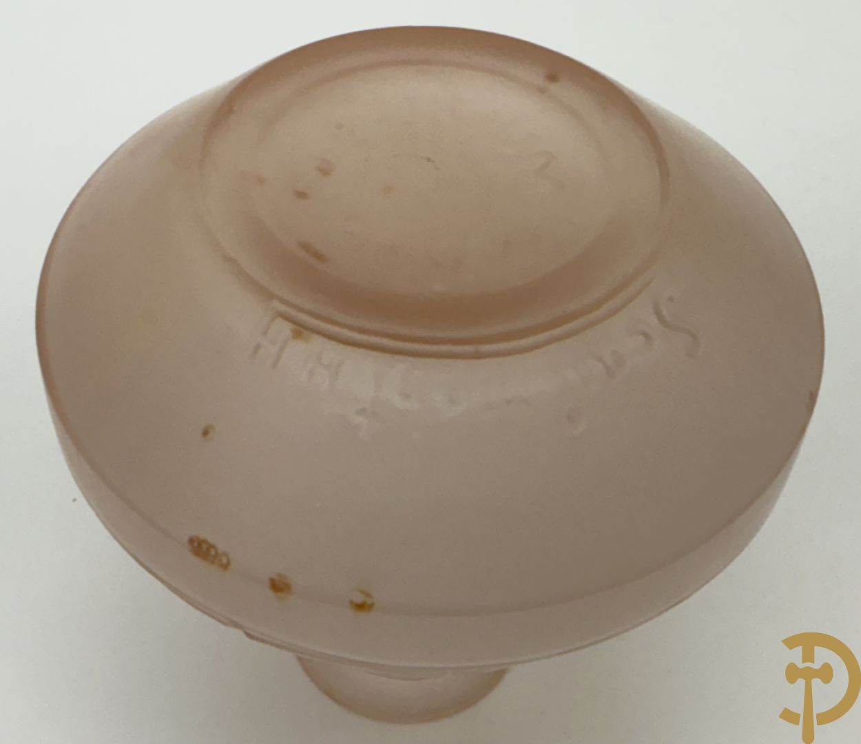 Geperste glazen Art deco vaas, Scailmont H.H. gemerkt  (Henri Heemkerk) + pique fleur in geperst glas met bloemenmotieven Scailmont gemerkt