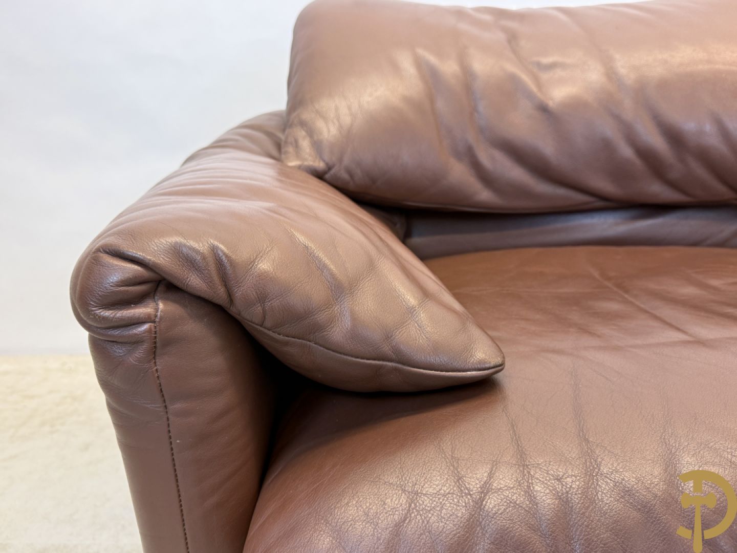 Paar bruin lederen canapé