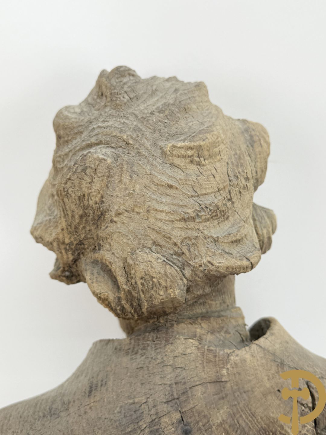 Houtgesculpteerd eiken basrelief karakterkop van man met baard + terra cotta karakterkop van man met baard, achteraan gemerkt Buster 