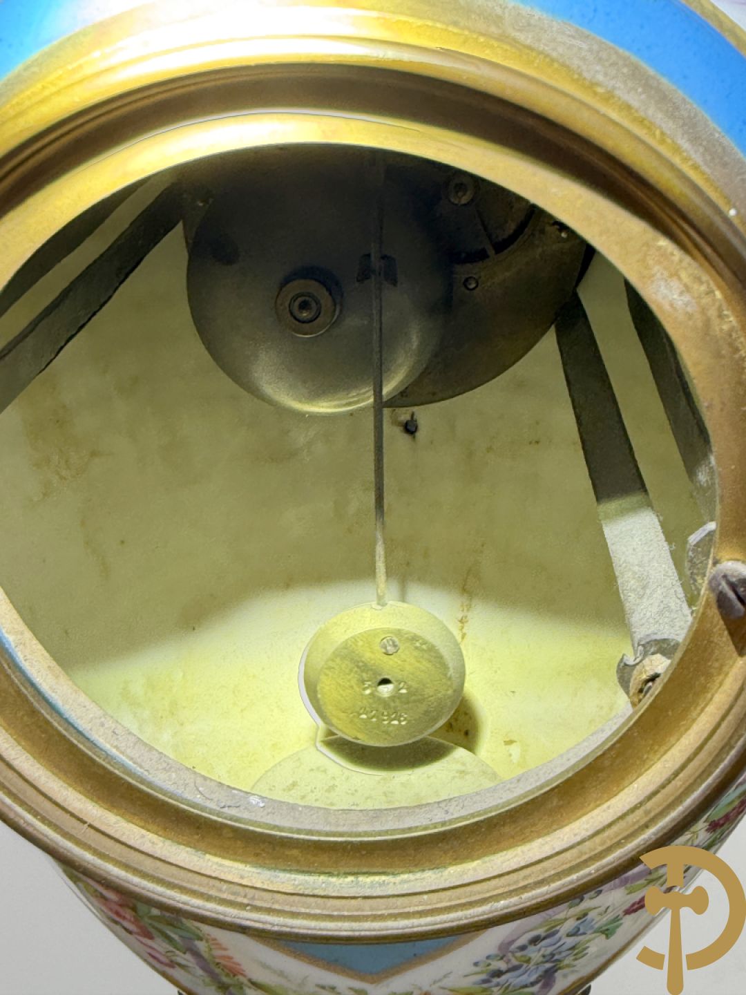 Driedelige bronzen Franse garnituur bezet met cupido