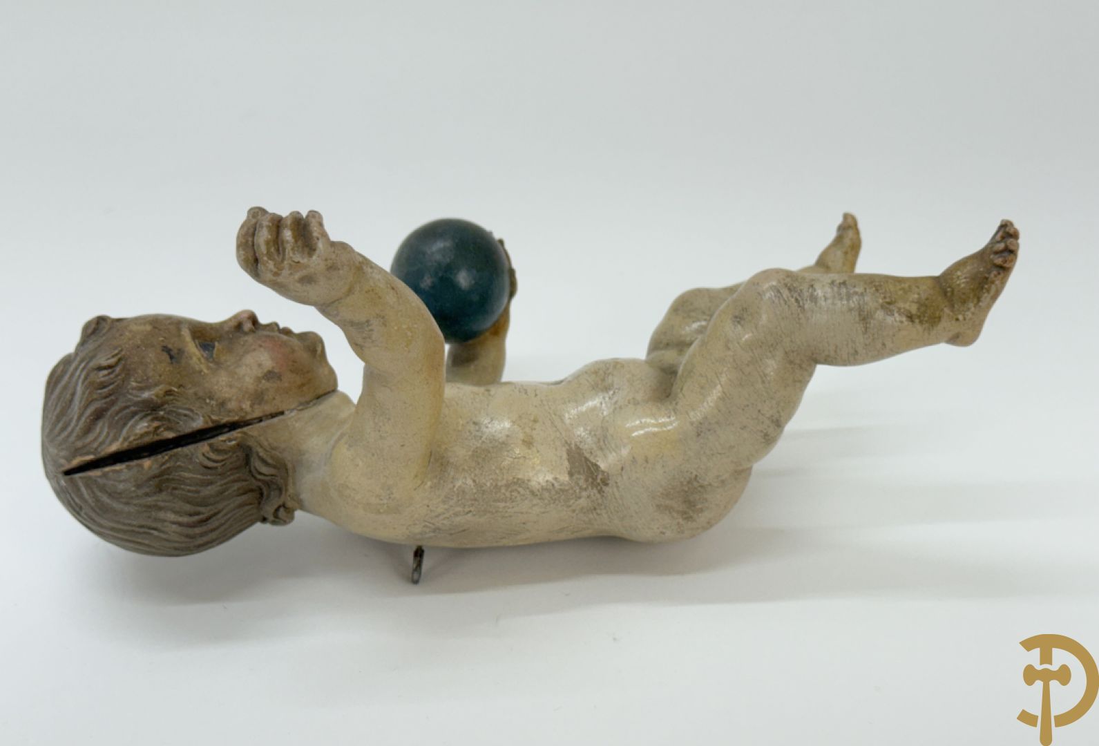 Gepolychromeerde houtsculptuur van kind Jezus met bol, 19e