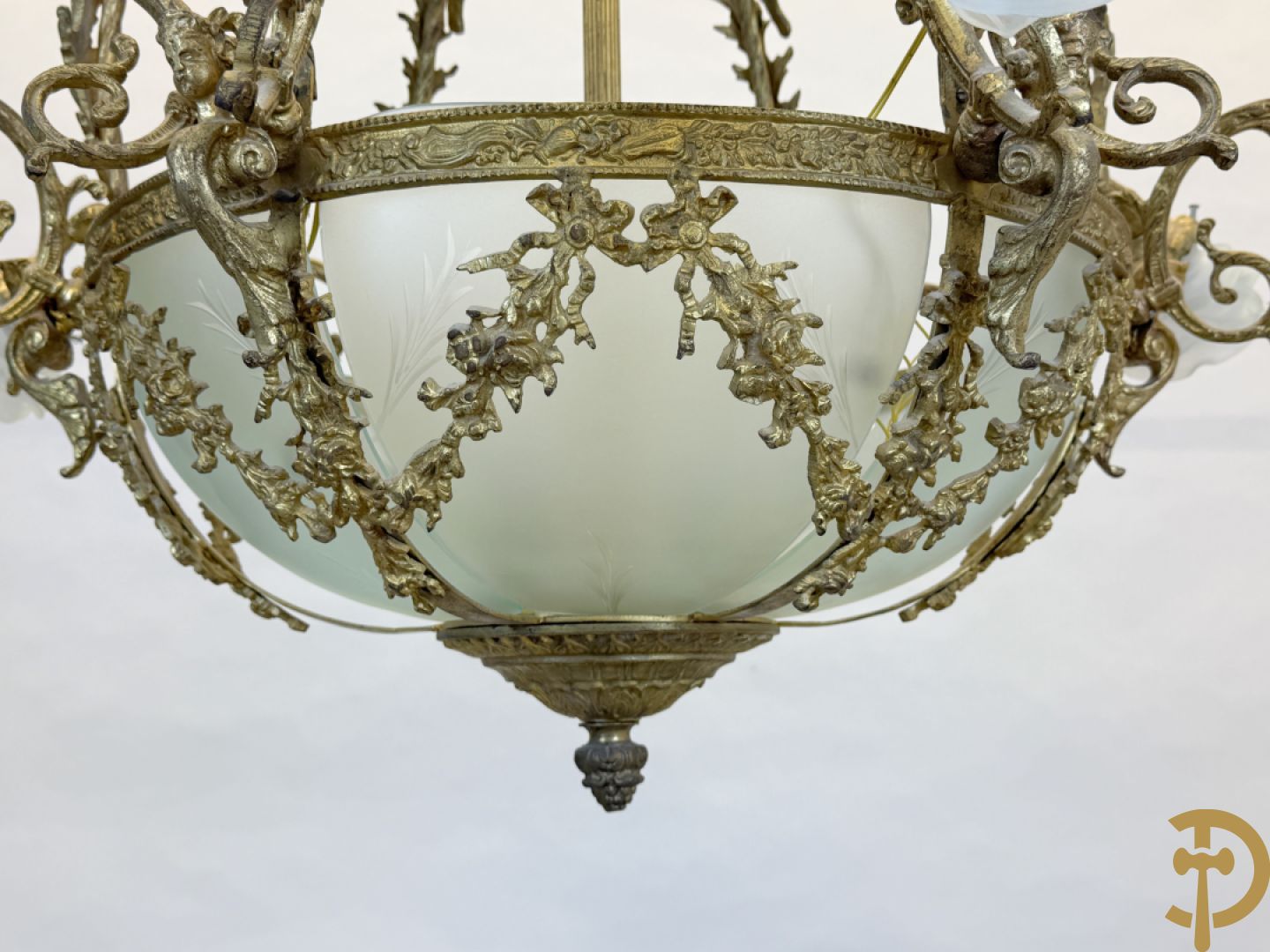 Bronzen ronde luchter met 12 lichtpunten en roosjes