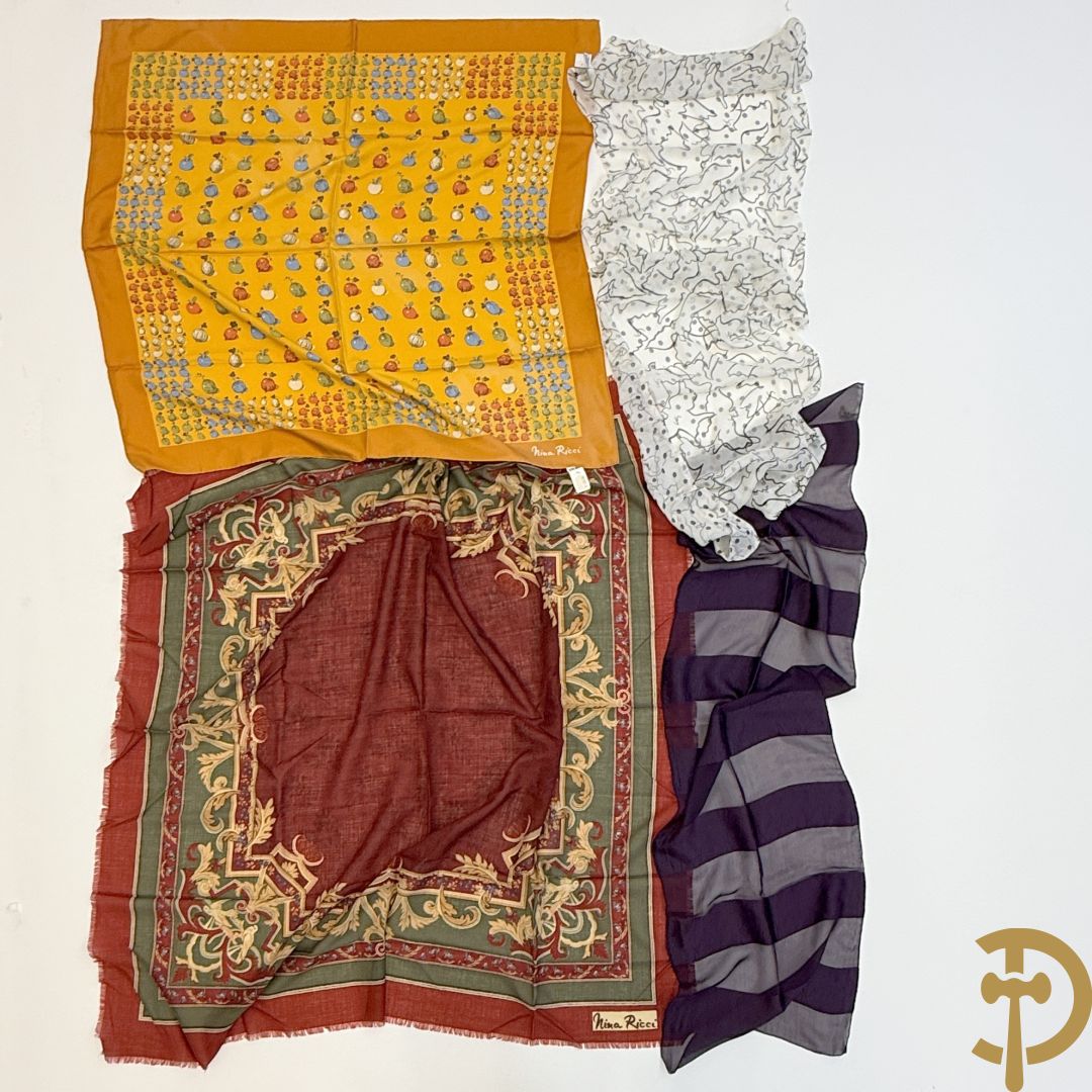 Vier foulards Nina Ricci (nooit gedragen komt uit winkel restant)