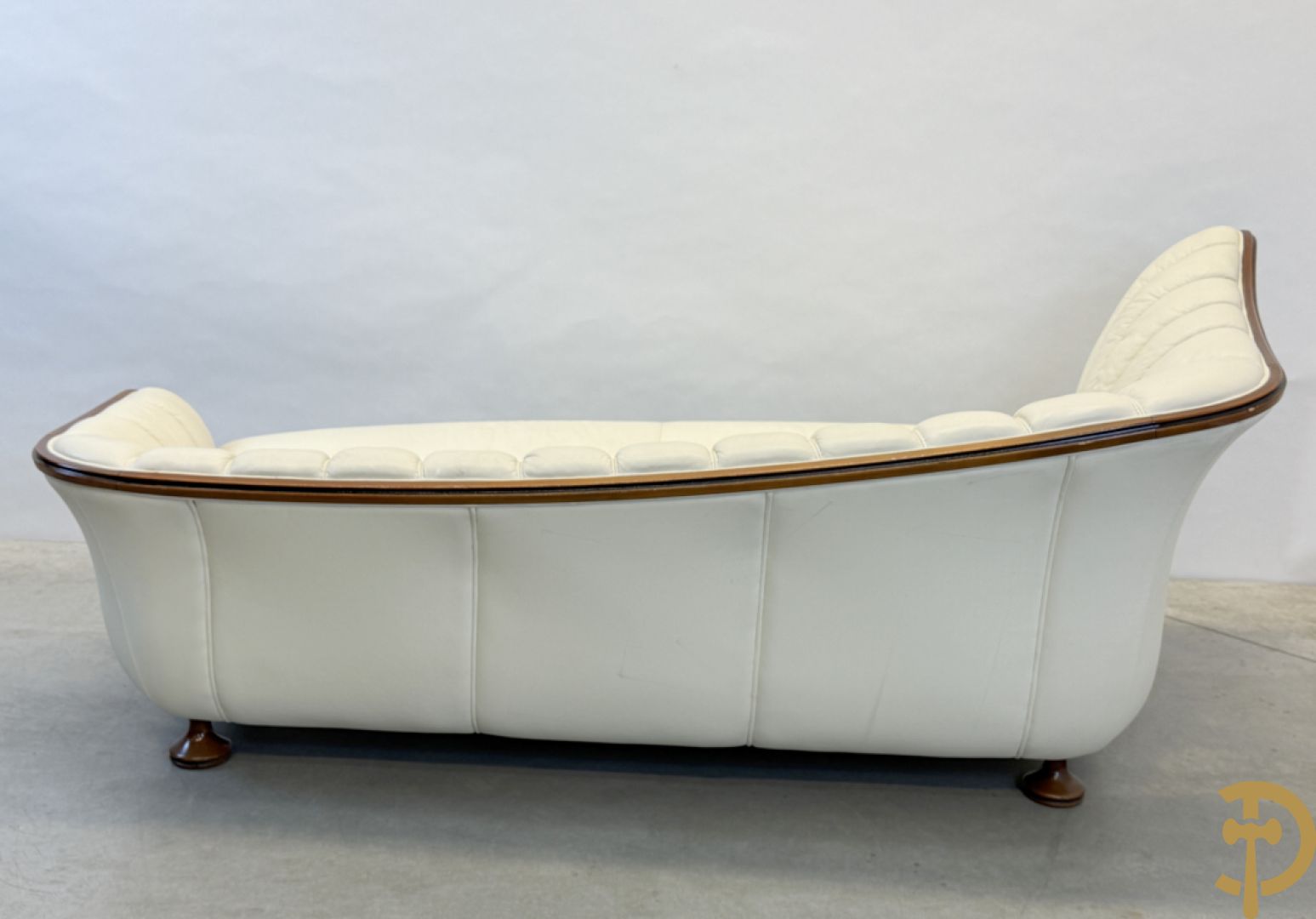 Wit lederen design zetel, Nieri getekend