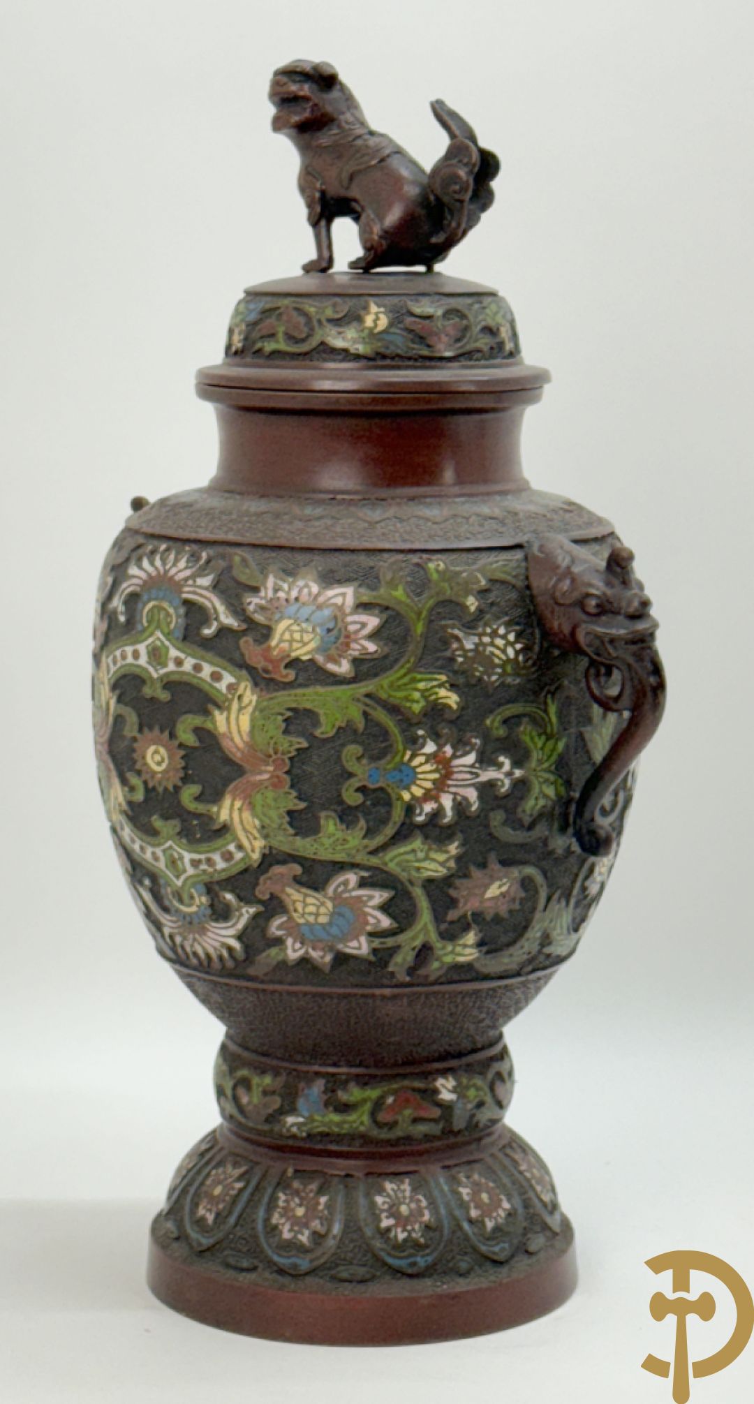 Japanse cloisoné vaas met fo-hond en bloemenmotieven
