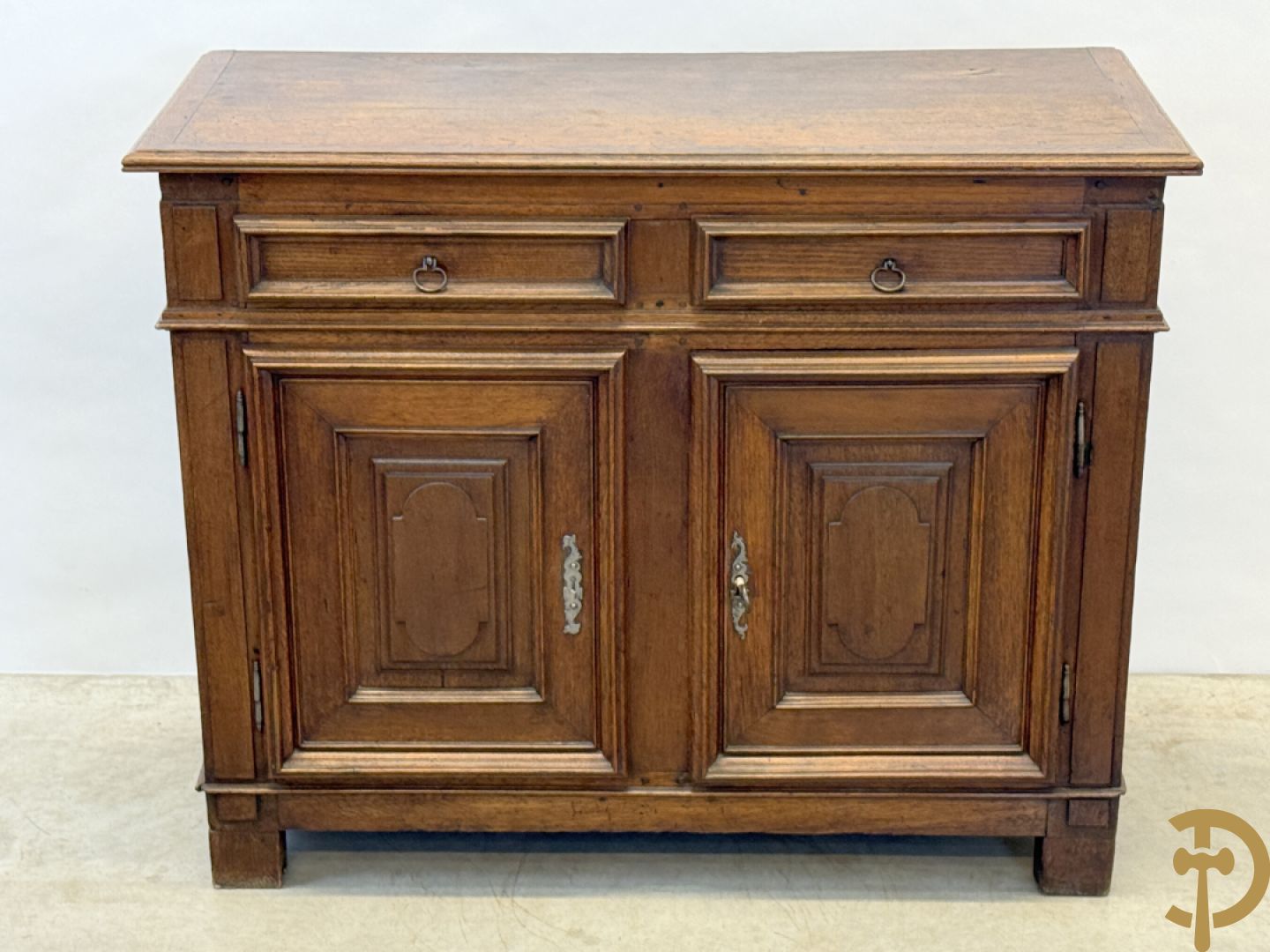 Massief eiken tweedeursdresse met 2 lades en panelen in de deuren, Louis XIII, 18e