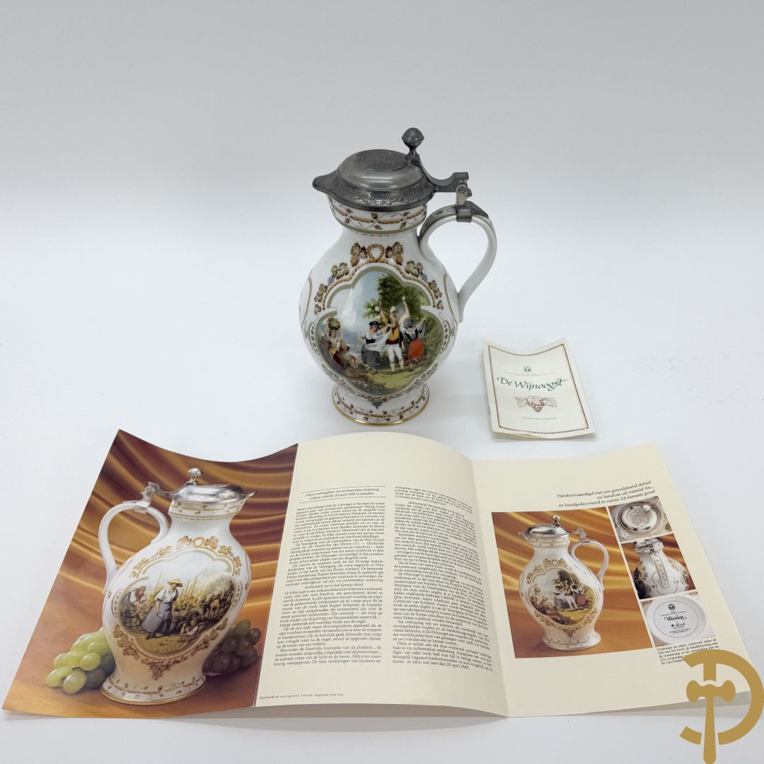 Varia porselein en keramiek : paar jardinières met zwanen, apothekerspot, 2 schenkkannen Franklin Mint en vaas Hutschenreuter