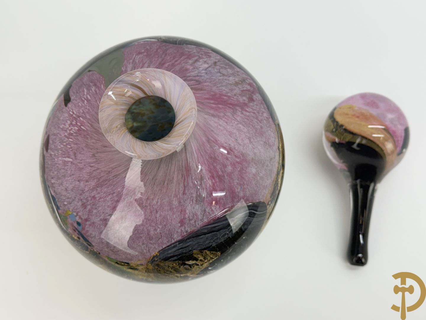 NOVARO Jean-Claude getekend onderaan - Glaspasta vaas met stop, getorst roze en gouddraad