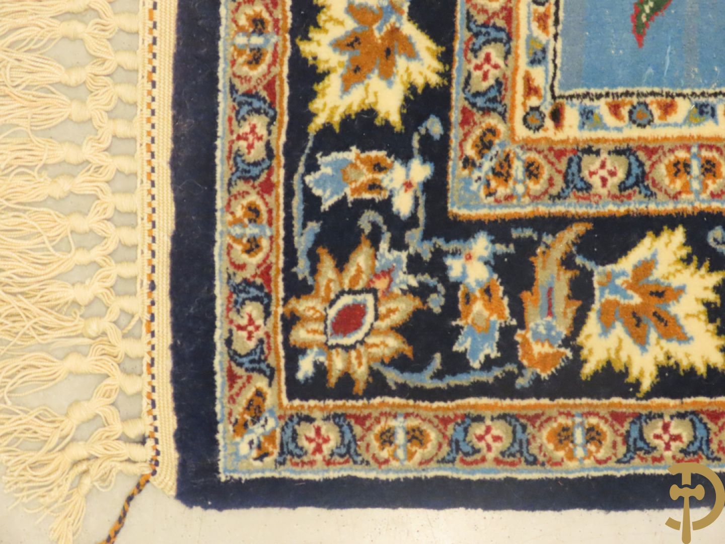 Perzisch handgeknoopt geïllustreerd tapijt met decor van musicerende dame en drinkende man