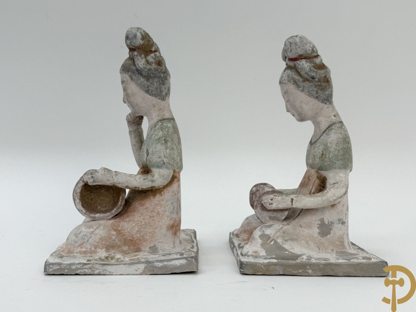 Vier beeldjes met Chinoiseriedecor