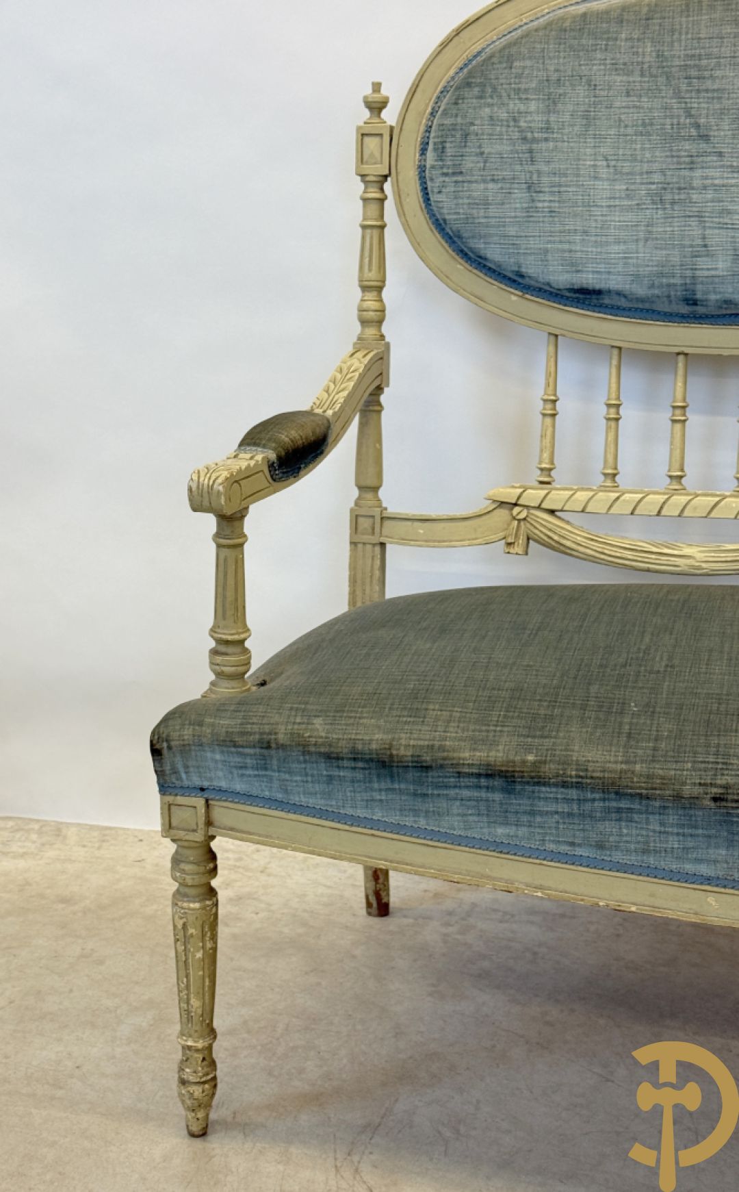 Louis XVI salonensemble bestaande uit canapé, 2 armzetels, 2 stoelen en salontafel