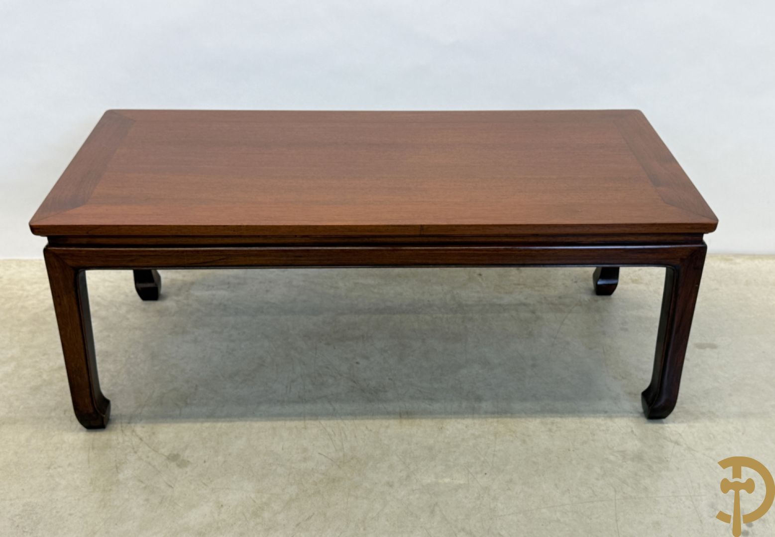 Twee hardhouten Chinese bijzettafels + salontafel