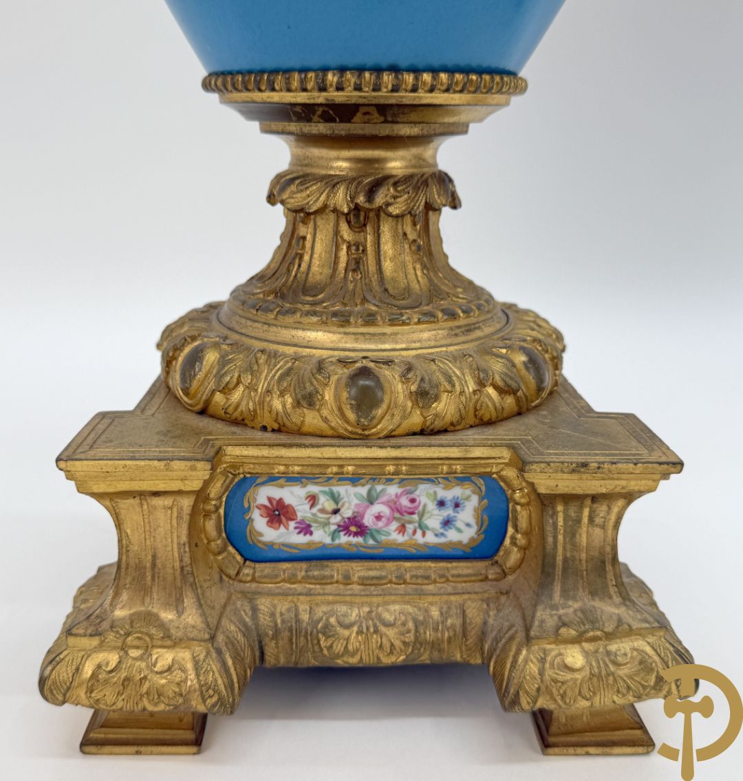 Driedelige bronzen Franse garnituur bezet met cupido