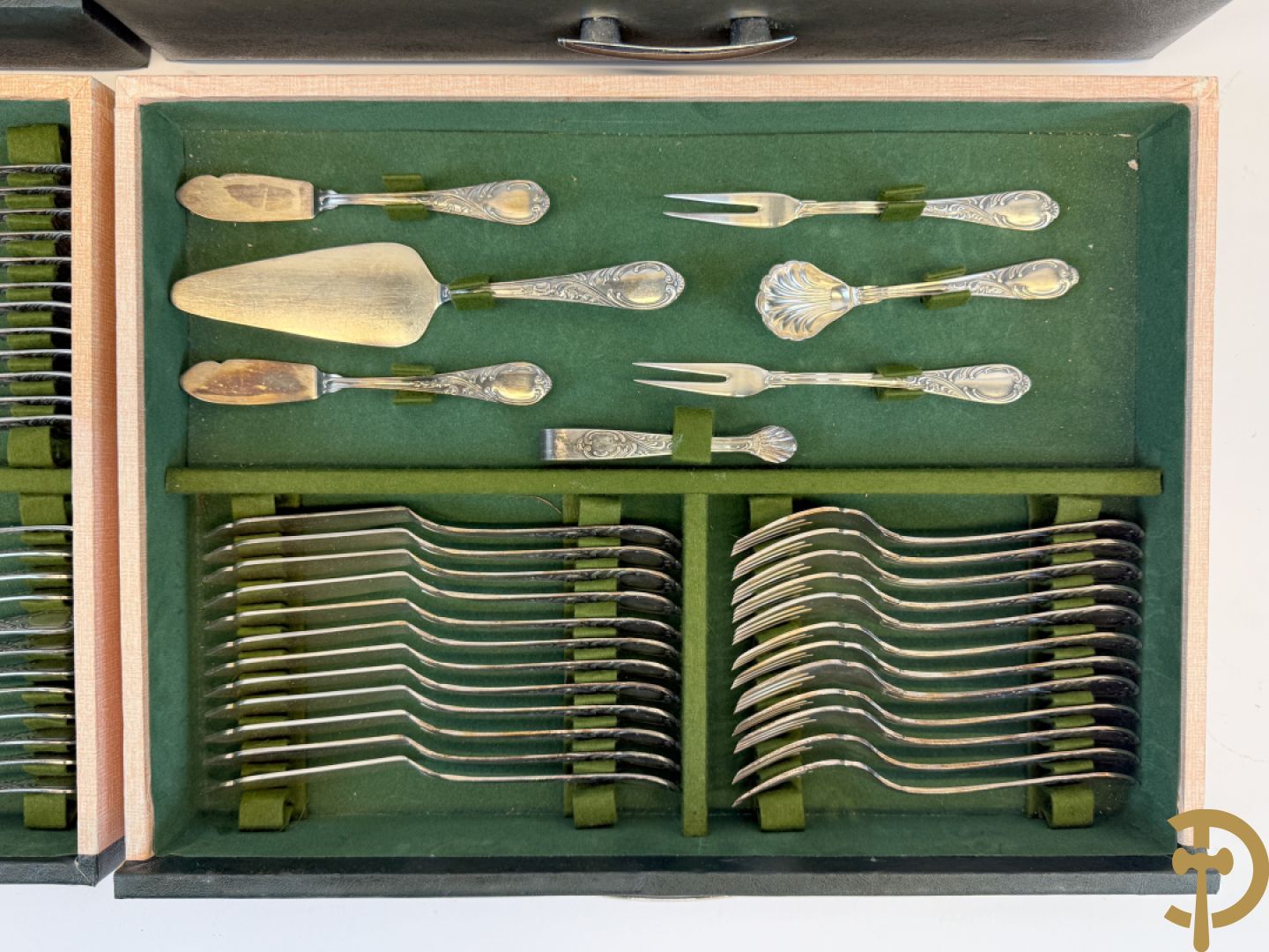 Verzilverd Louis XV bestek in schrijn : 10 reeksen en losse stukken