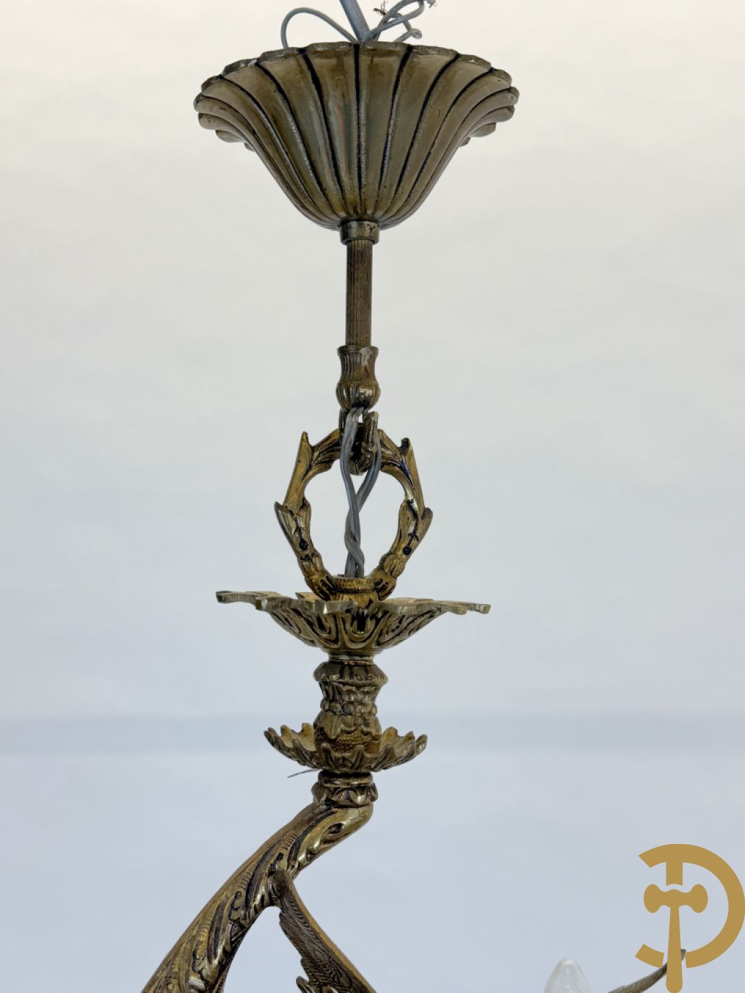 Bronzen vergulde luchter met gevleugelde fee en 12 armen + paar 3 armige applieken